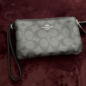 Brand new coach Wristlet $25